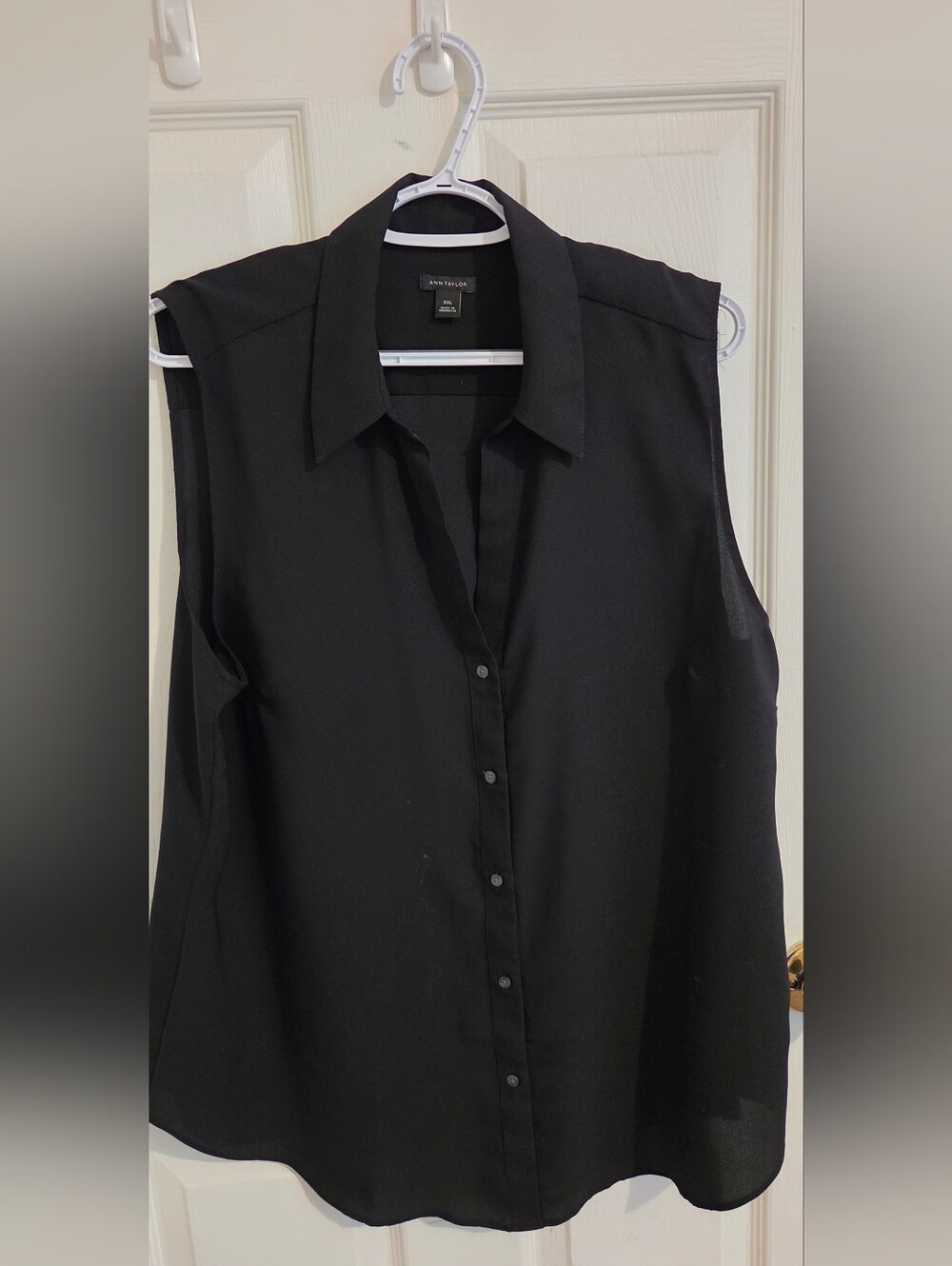 Sleeveless Button-Front Women's Top - Black - Picture 2 of 9
